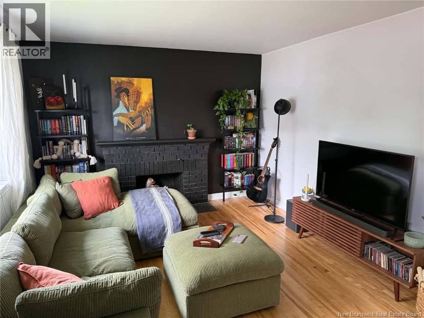 244 Leslie Street — photo 4 of 40