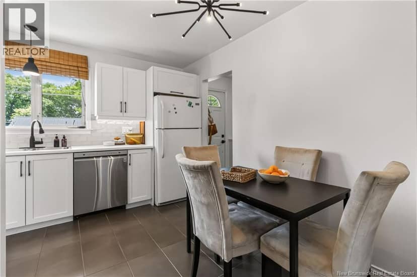 244 Leslie Street — photo 8 of 40