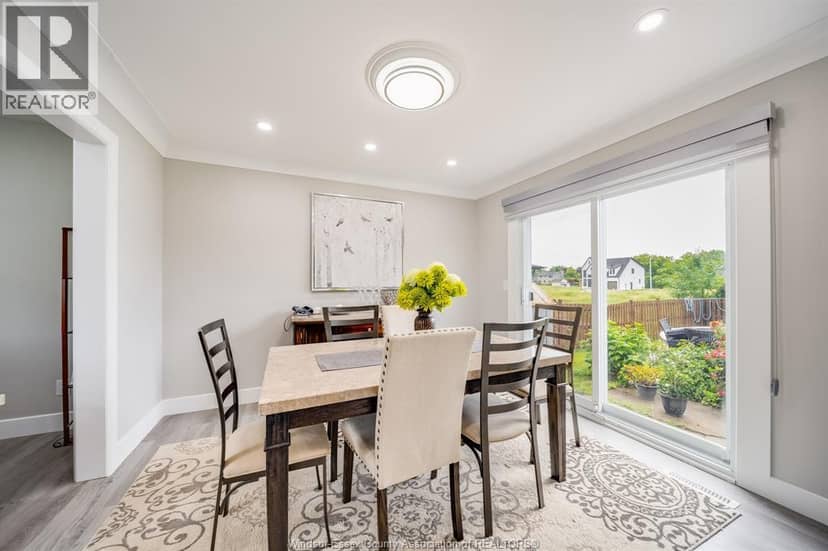 2405 Roxborough Boulevard — photo 10 of 40