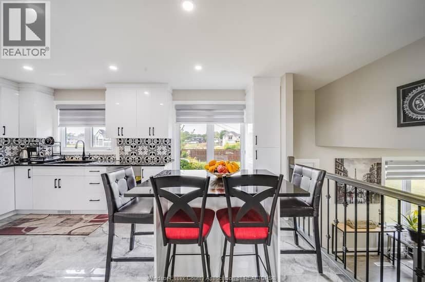 2405 Roxborough Boulevard — photo 15 of 40