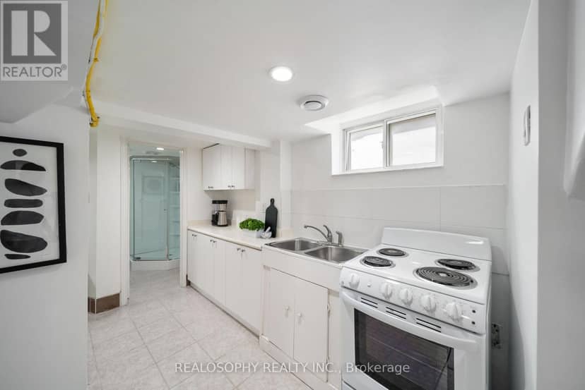 69 Squires Avenue — photo 22 of 32