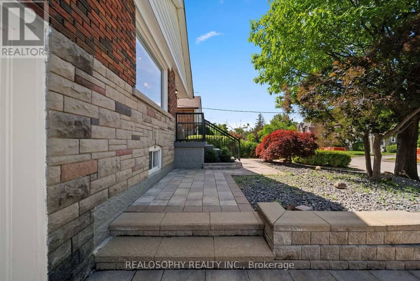 69 Squires Avenue — photo 31 of 32
