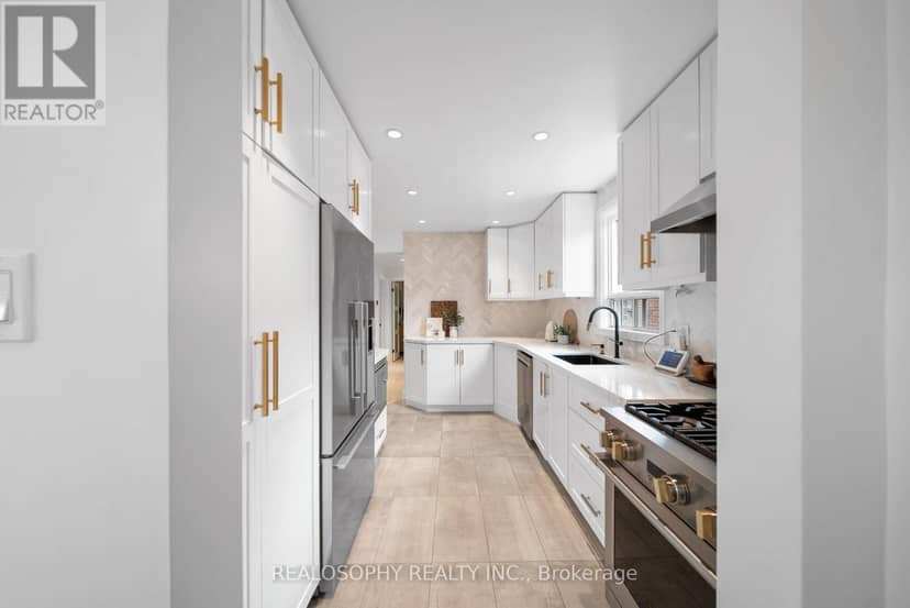69 Squires Avenue — photo 7 of 32