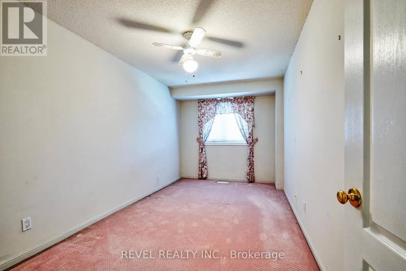 411 - 1400 The Esplanade N — photo 15 of 18