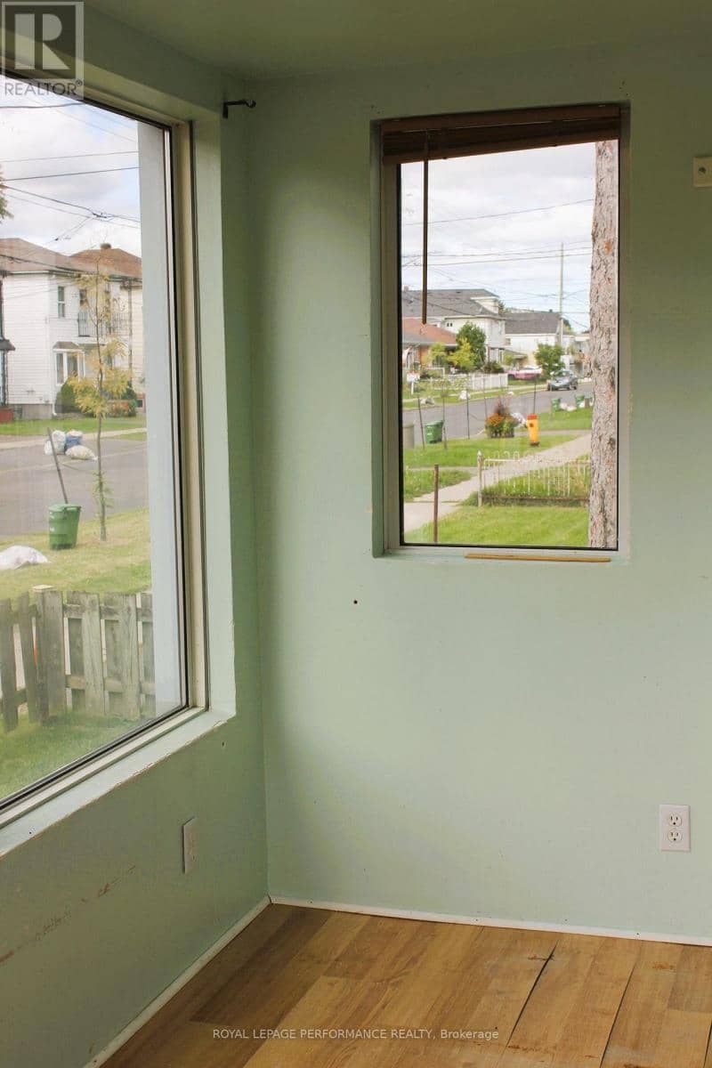41 Lefebvre Avenue, Cornwall, photo 3