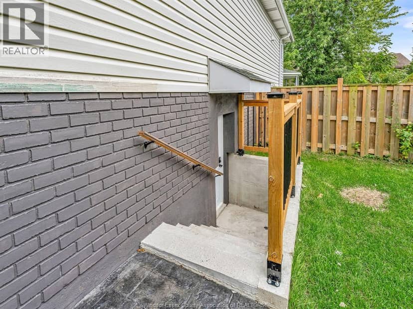 242 George Crescent — photo 5 of 40