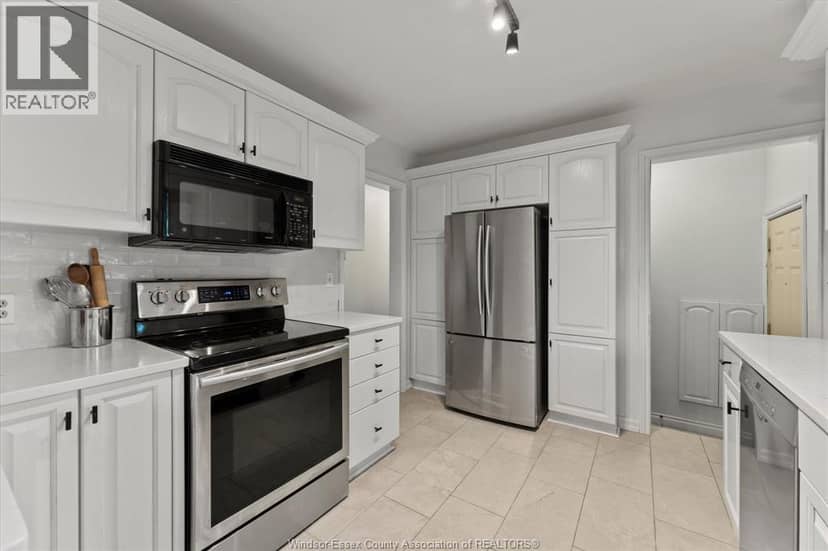 3425 Roxborough BOULEVARD — photo 8 of 38
