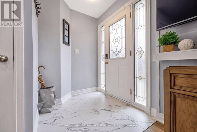46 Hewson Crescent — photo 4 of 40