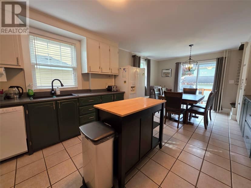 42 EastValley Road — photo 2 of 29
