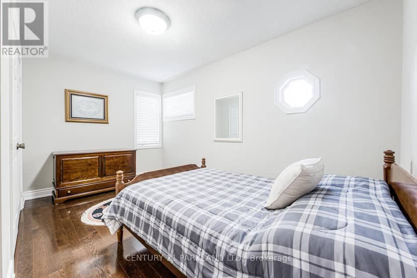 80 Glenayr Road — photo 32 of 40