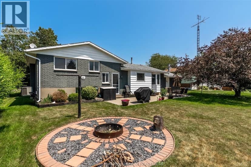 3501 Egremont Road, Plympton-Wyoming, photo 3