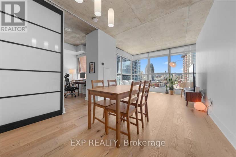 1007 - 179 George Street — photo 11 of 33