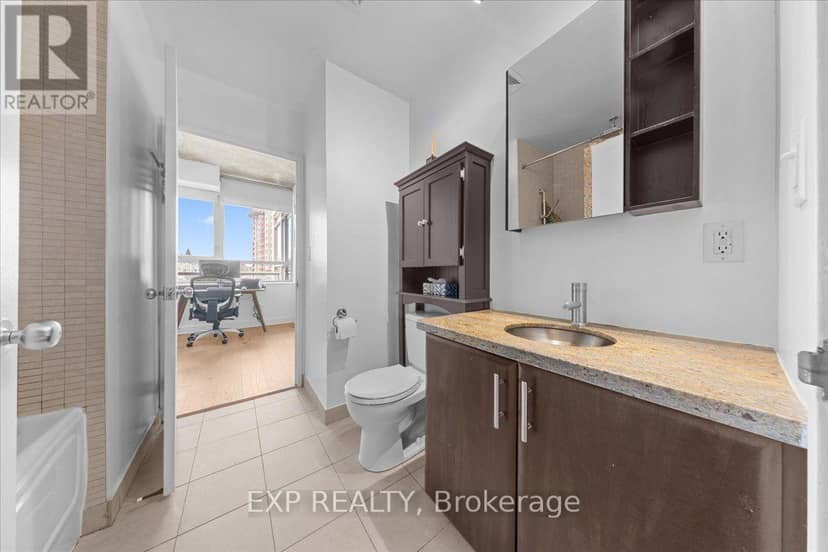 1007 - 179 George Street — photo 21 of 33