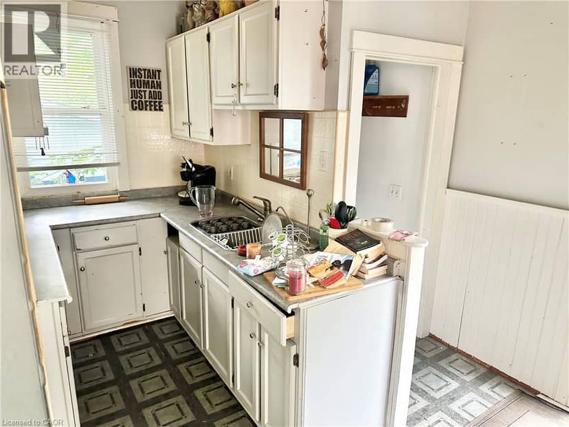 128 KENT Street S — photo 4 of 24