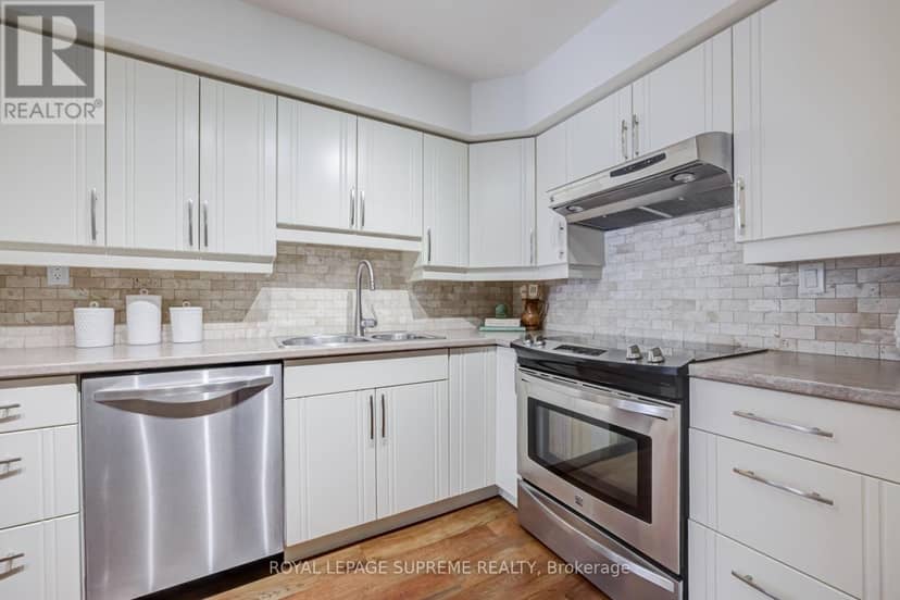 204 - 221 Robinson Street E — photo 9 of 25