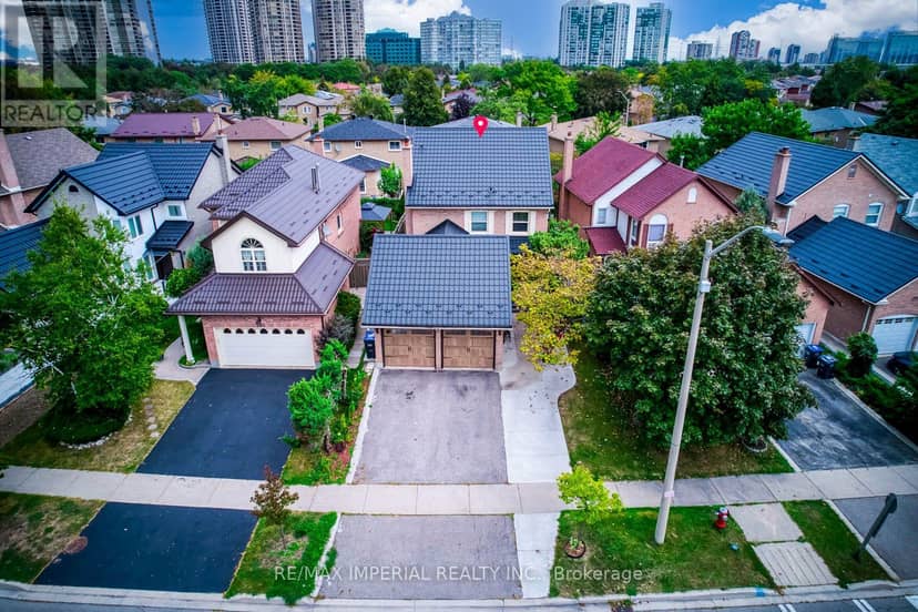 301 Kingsbridge Garden Circle, Mississauga, photo 2