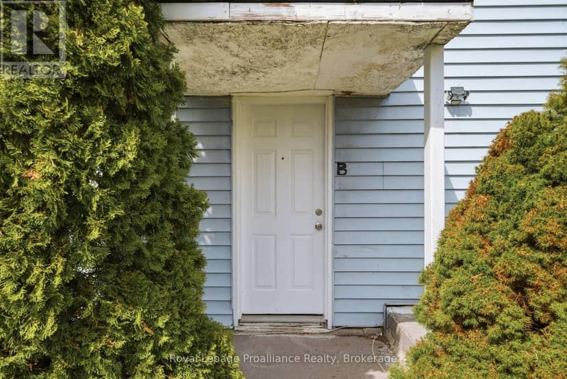 199 Dundas Street E — photo 5 of 33
