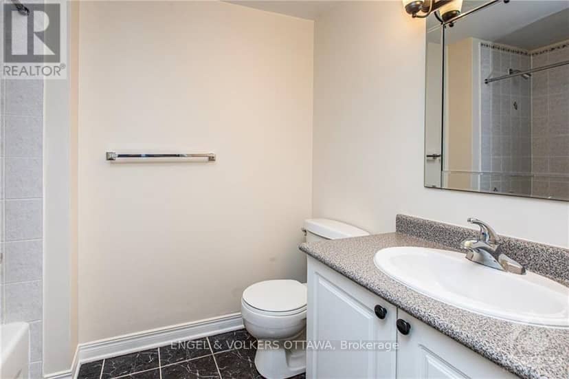 602 - 134 York Street — photo 11 of 17