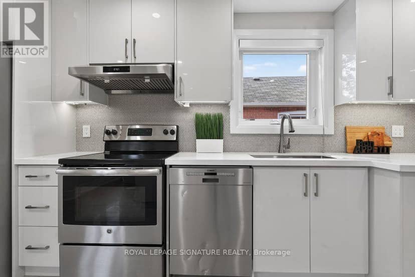 24 Glenshaw Crescent — photo 19 of 40