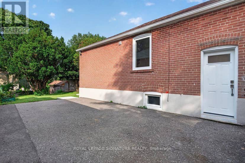 24 Glenshaw Crescent — photo 38 of 40