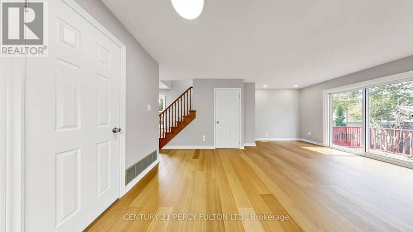 18 Tipton Crescent — photo 14 of 40