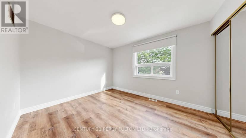 18 Tipton Crescent — photo 20 of 40