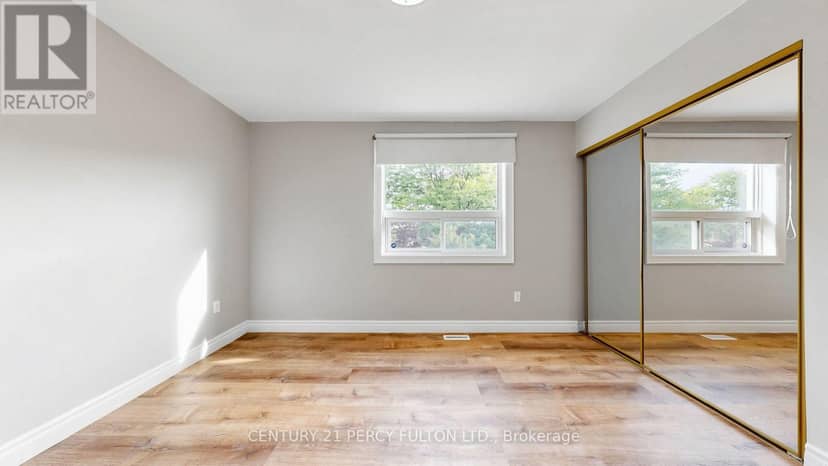 18 Tipton Crescent — photo 21 of 40