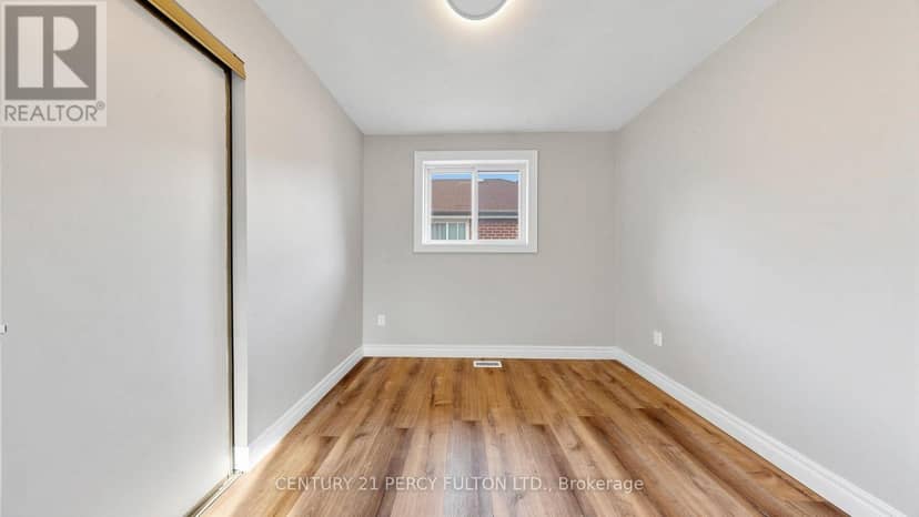 18 Tipton Crescent — photo 26 of 40