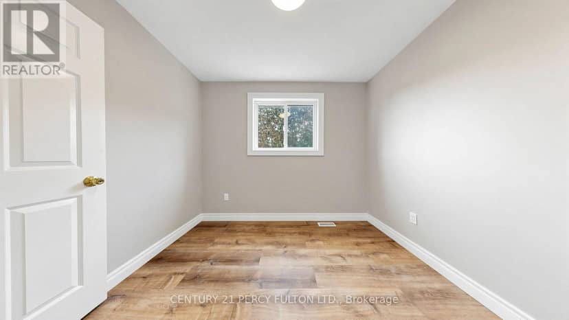 18 Tipton Crescent — photo 30 of 40