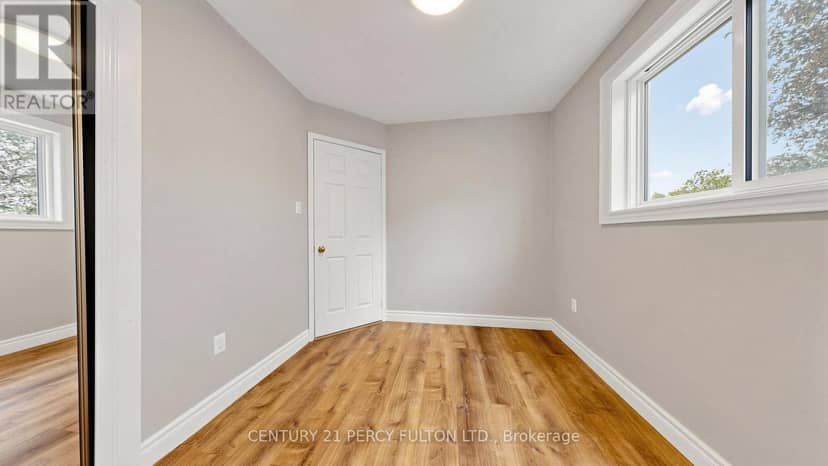 18 Tipton Crescent — photo 31 of 40