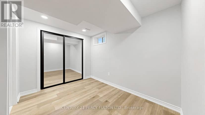18 Tipton Crescent — photo 39 of 40