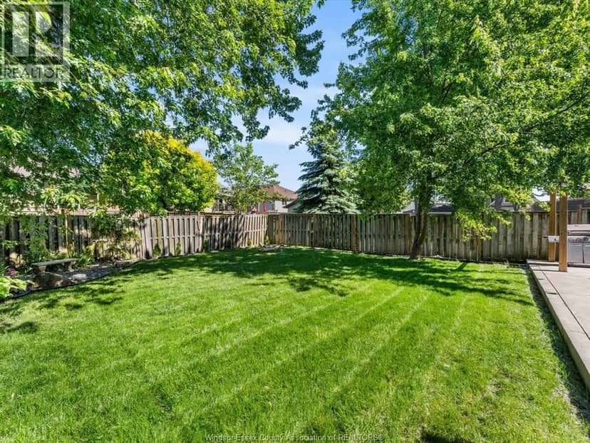 791 Helena Crescent — photo 34 of 40