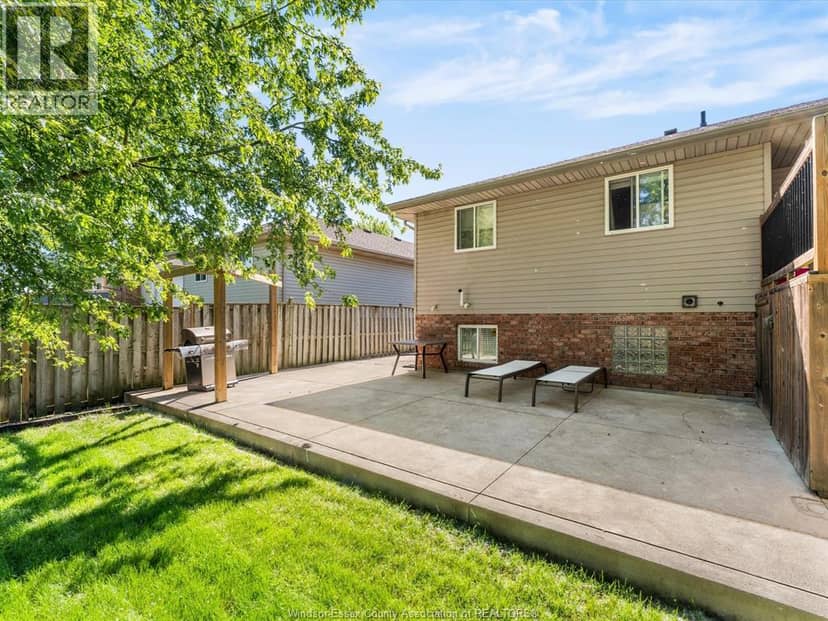 791 Helena Crescent — photo 40 of 40