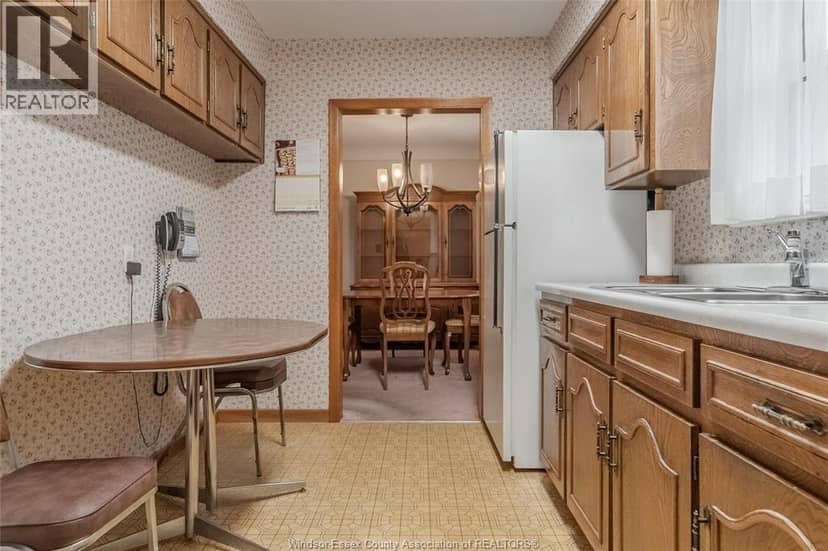 1051 Grand Marais ROAD West — photo 12 of 35