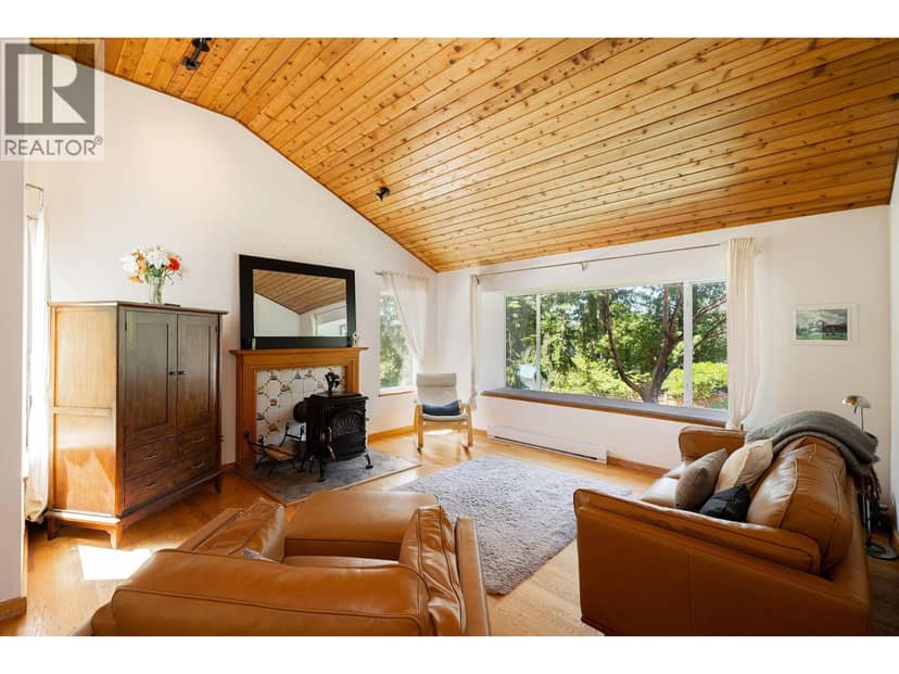 1529 WHITESAILS DRIVE, Bowen Island