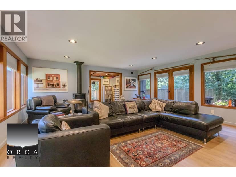 496 MELMORE ROAD, Bowen Island, photo 2
