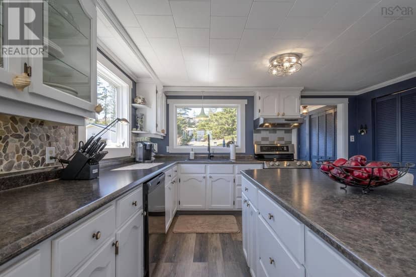 1772 304 Highway — photo 9 of 40