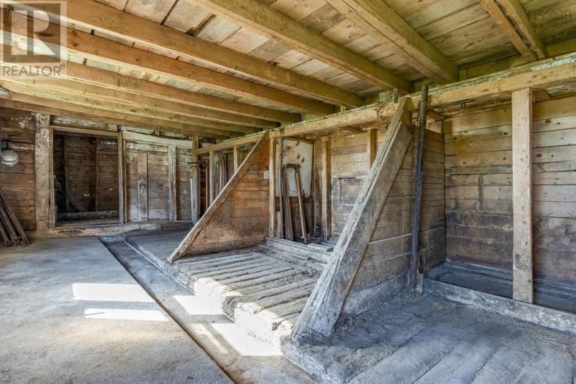 386 Greenland Road — photo 33 of 40