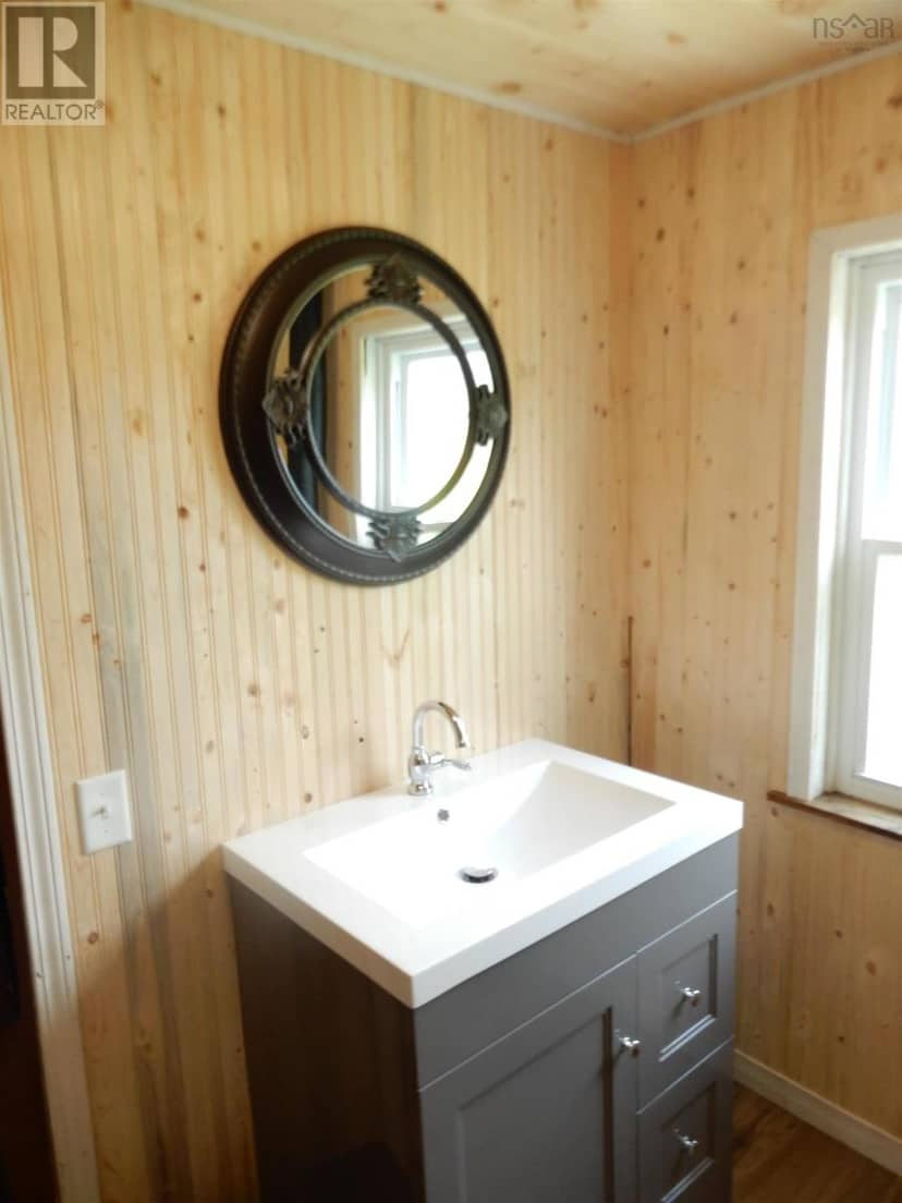 644 St Marys Road — photo 8 of 25