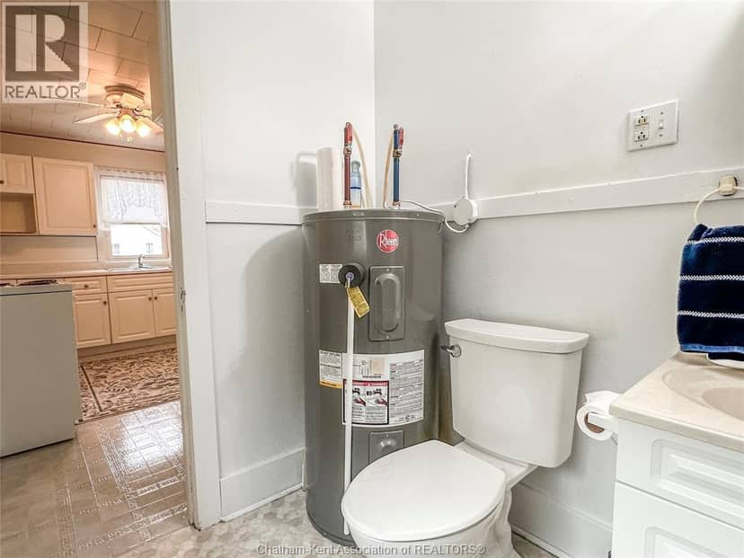 105 Aberdeen STREET — photo 13 of 40