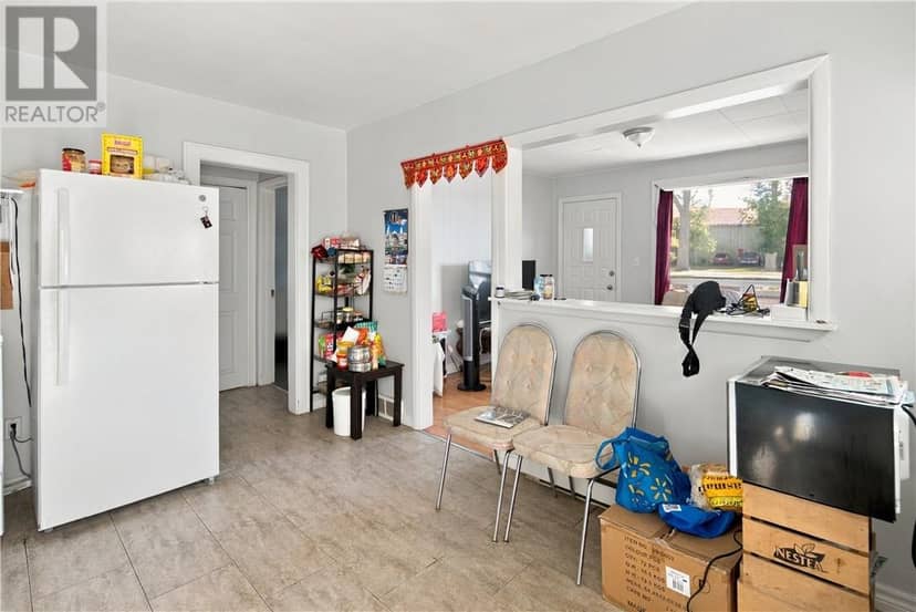 1261 Notre-Dame Avenue — photo 4 of 10
