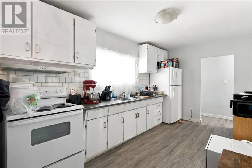 1261 Notre-Dame Avenue — photo 9 of 10