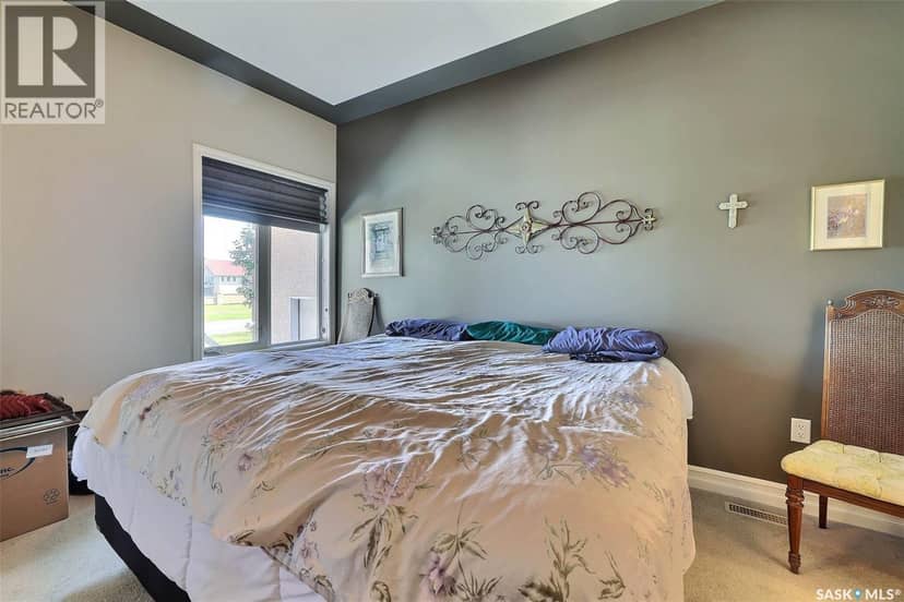 78 Woods CRESCENT — photo 15 of 40