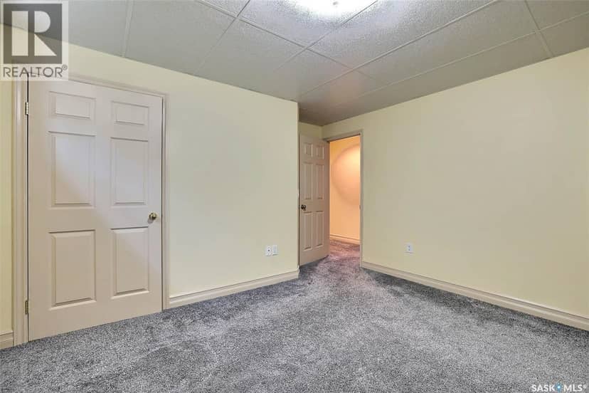 78 Woods CRESCENT — photo 30 of 40