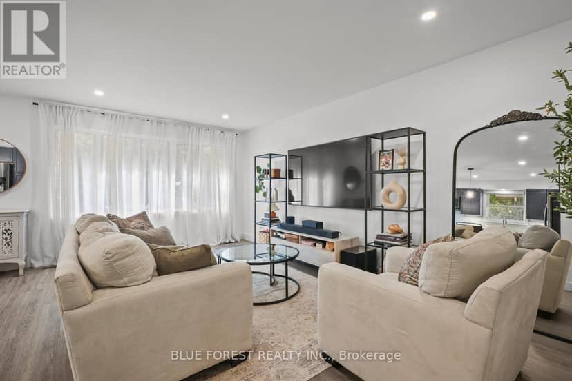 38 Stroud Crescent — photo 10 of 40