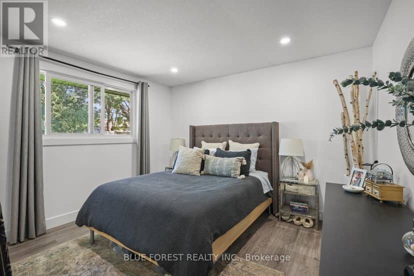 38 Stroud Crescent — photo 15 of 40