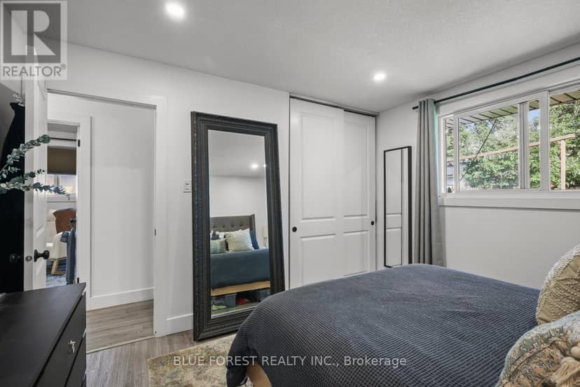 38 Stroud Crescent — photo 17 of 40