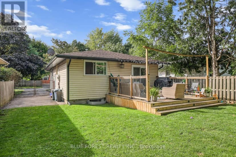 38 Stroud Crescent — photo 34 of 40