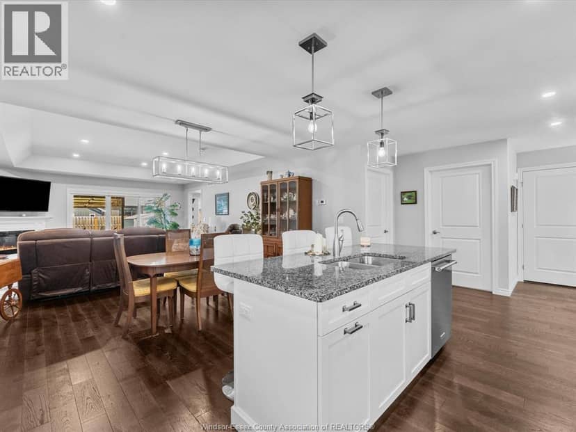 330 Ironside STREET — photo 8 of 40