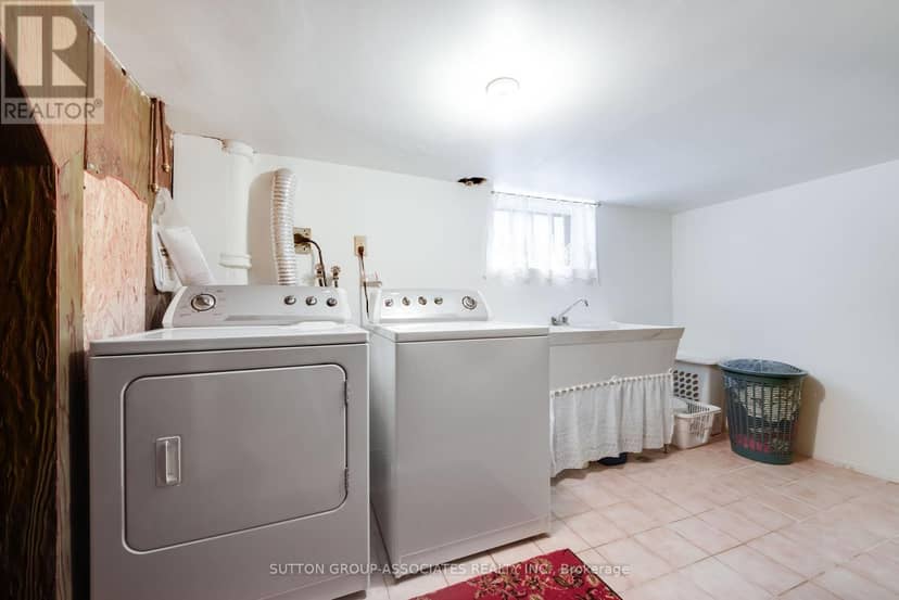 368 Glenholme Avenue — photo 15 of 17